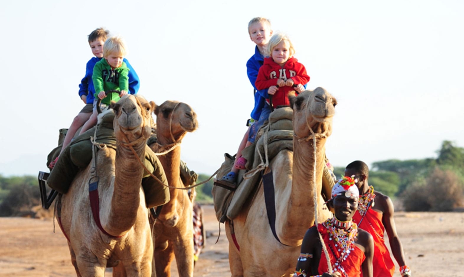 IntoAfrica-Experiencias-Kenia-Camellos-02-min